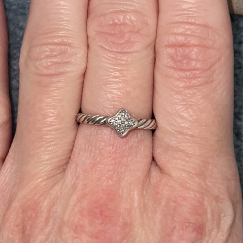 Elegant Silver Twisted Band Ring